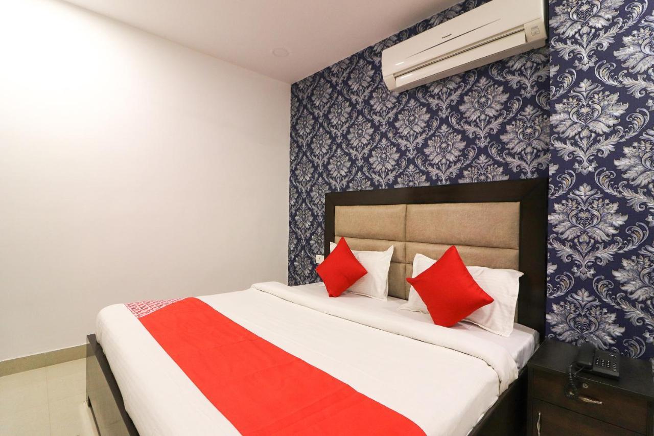 Oyo 63841 White Orchid Hotel Indraprastha Exterior photo