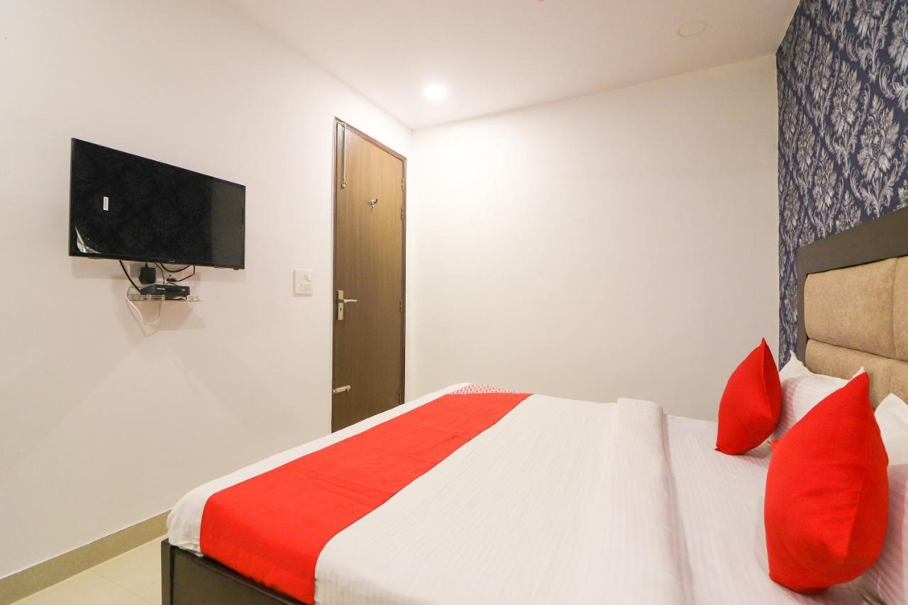 Oyo 63841 White Orchid Hotel Indraprastha Exterior photo