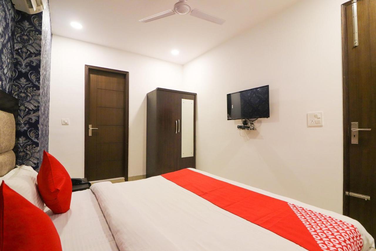Oyo 63841 White Orchid Hotel Indraprastha Exterior photo